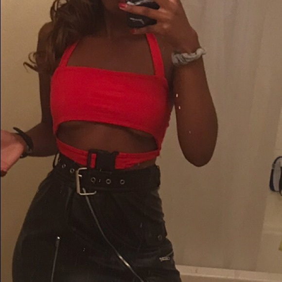 Crop buckle tank - Picture 3 of 3